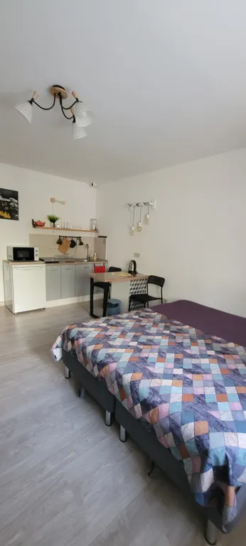 Студия у церкви