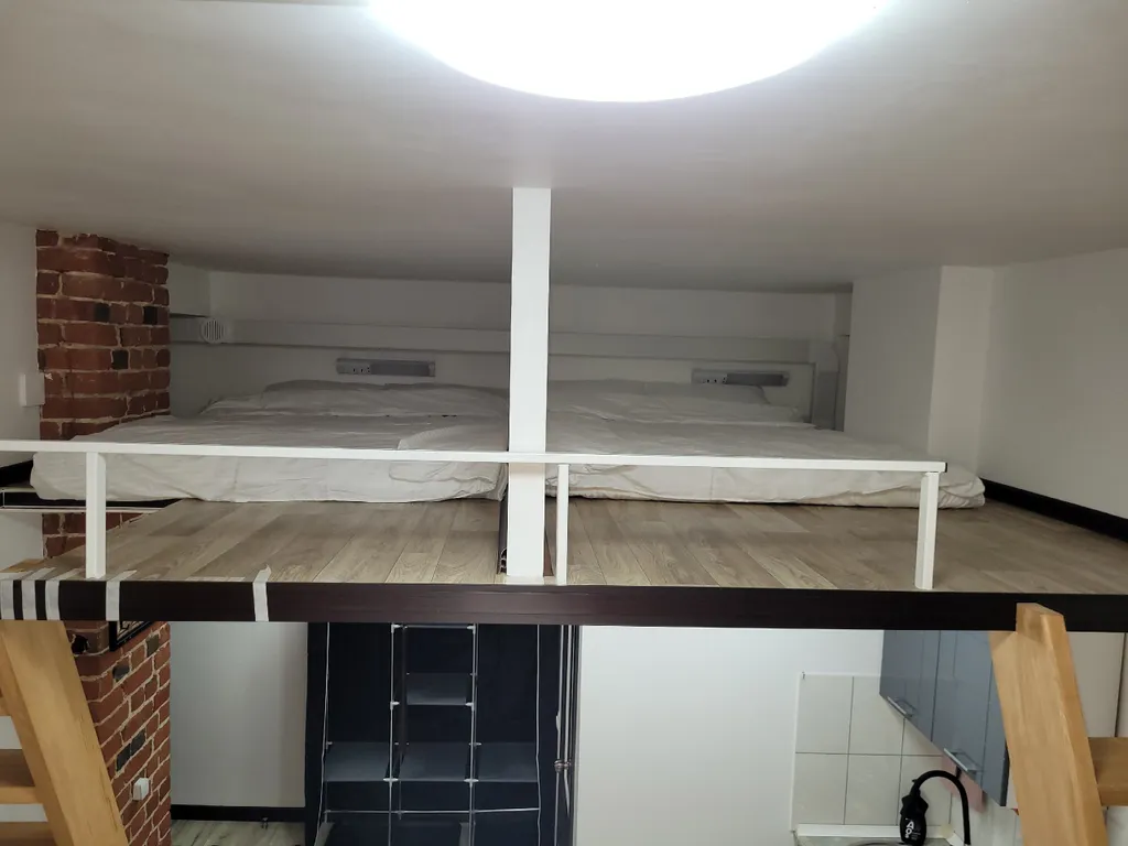 Лофт-7 красная, клёвая двухуровневая студия в центре