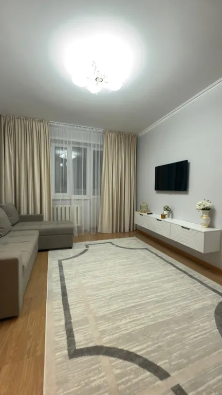 Самый центр города, АбуДаби Плаза, Байтерек, Линейный парк