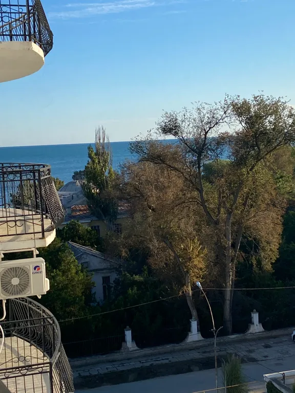 Студия с видом на море на набережной Горького