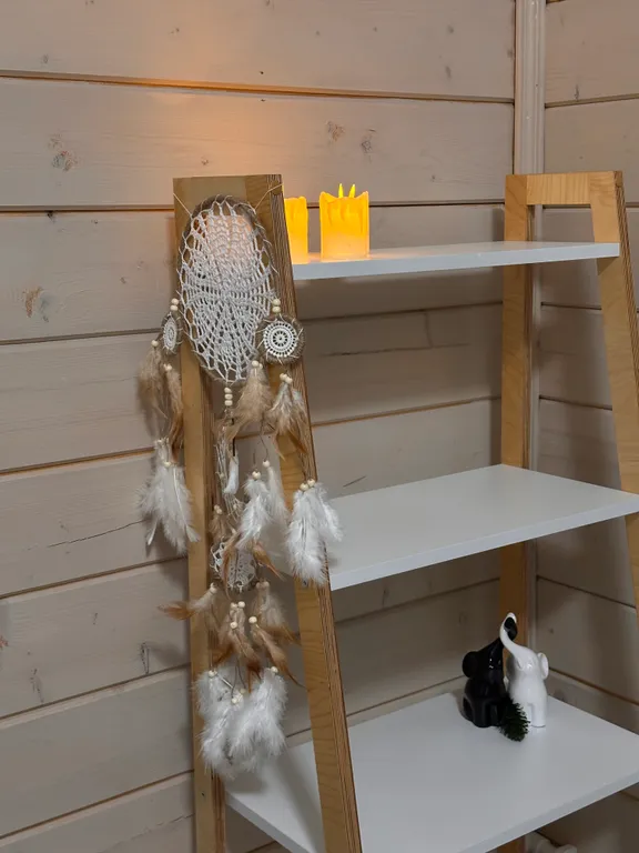 Дом в уединенном тихом месте рядом с лесом