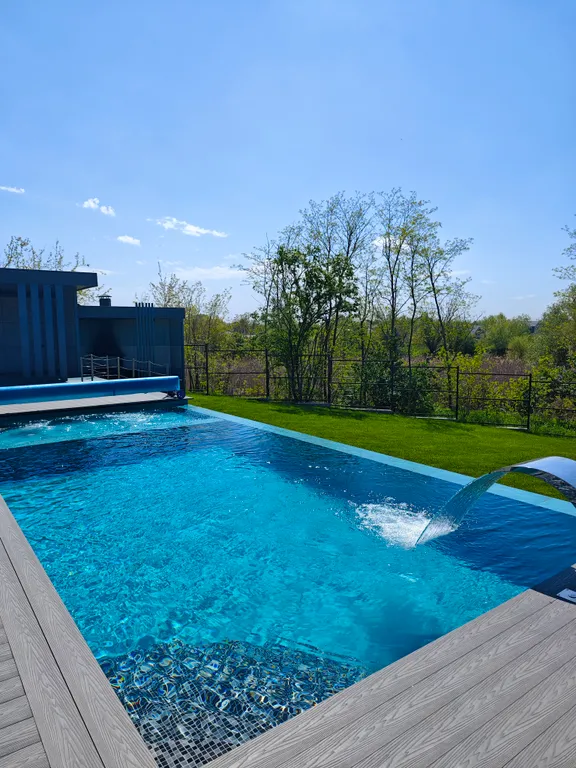 Вилла Личи, сруб с подогреваемым бассейном и баней