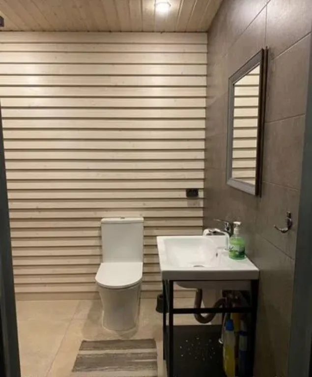 Атмосферное место, дом и баня