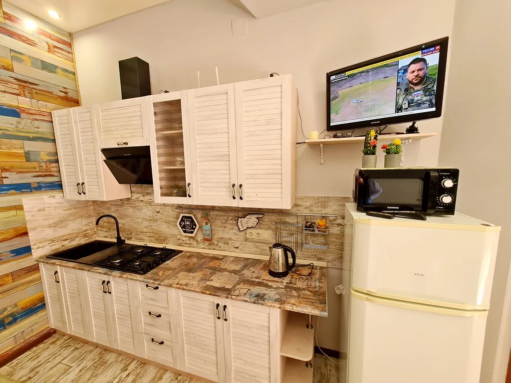 Коттедж у моря со своим двором до 11 человек, беседка, костровая чаша.