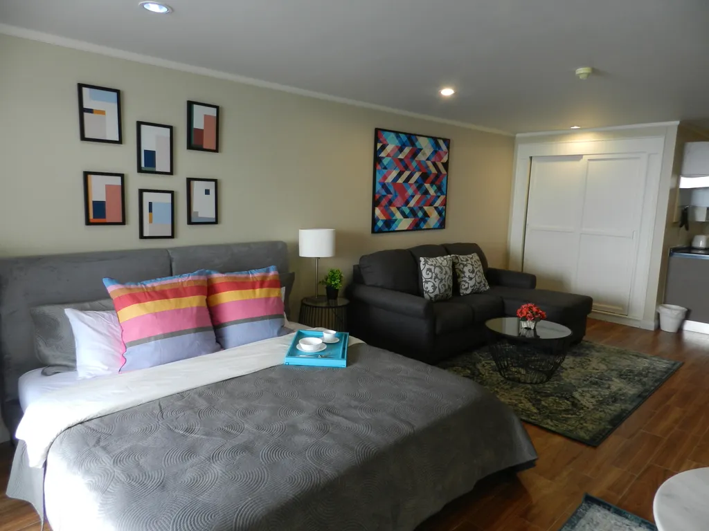 Студия с фронтальным видом на море