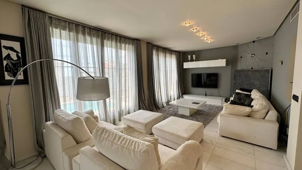 Уютная Семейная Вилла с открытым бассейном