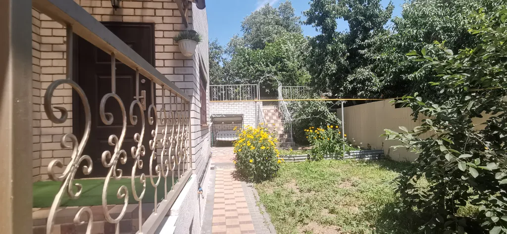 Часть дома на втором этаже с баней и бассейном