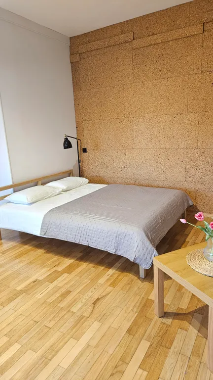 Студия Wood на булыжной мостовой от Mascaron Apartments