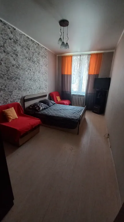 Двухкомнатная раздельная квартира в Ленинском районе ,рядом,, Аквопарк