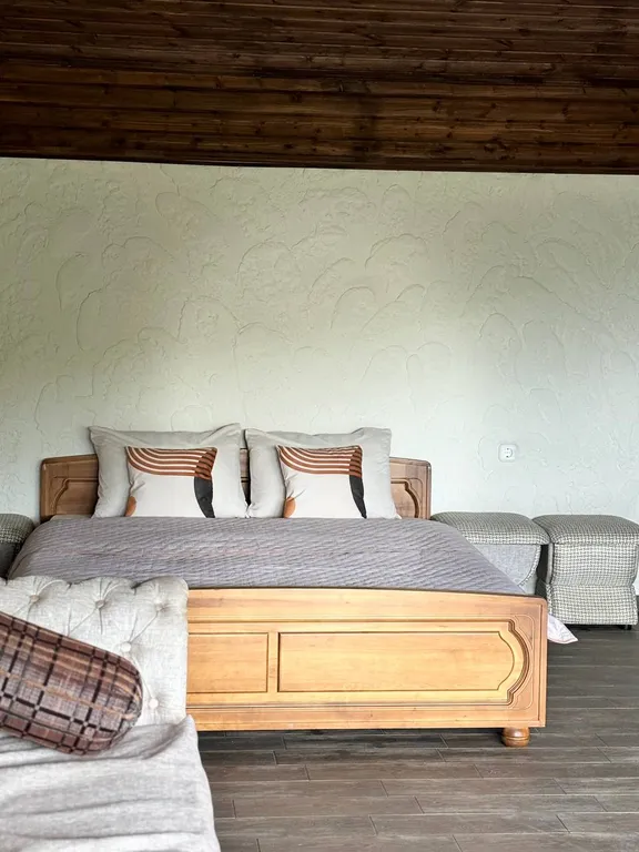 Апартаменты на берегу озера с видом на гору Бештау