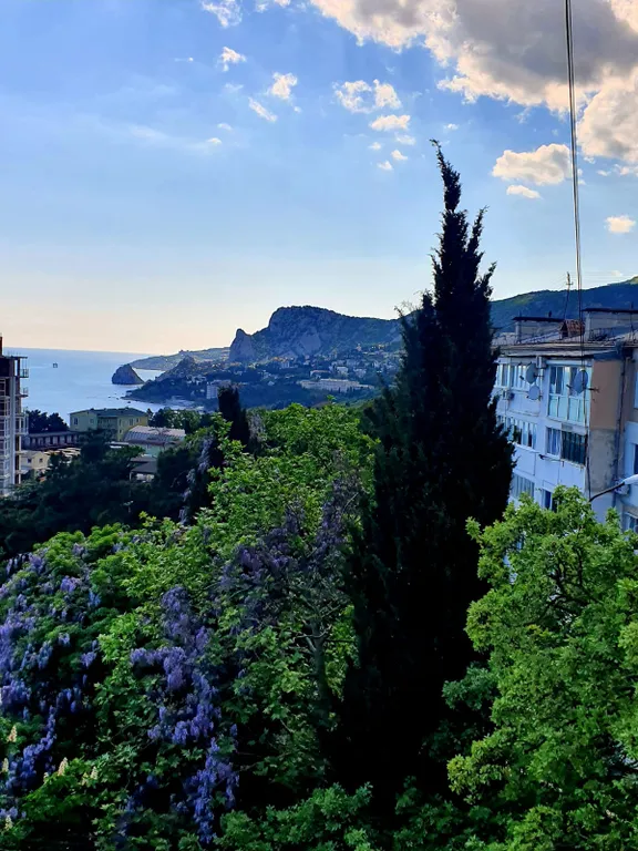 Море со всех окон/2-х комнатная в Алупке