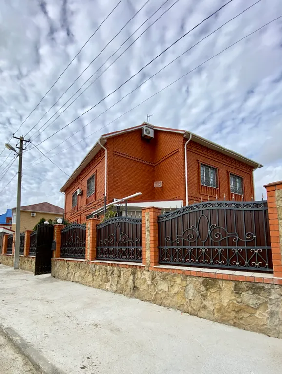 Коттедж Коттедж с сауной и бассейном — Красный