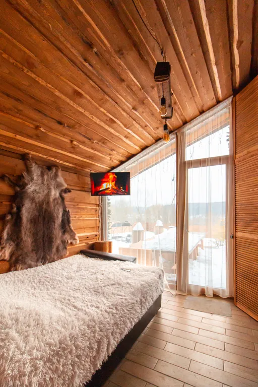 Шале на берегу реки с баней и горячей купелью