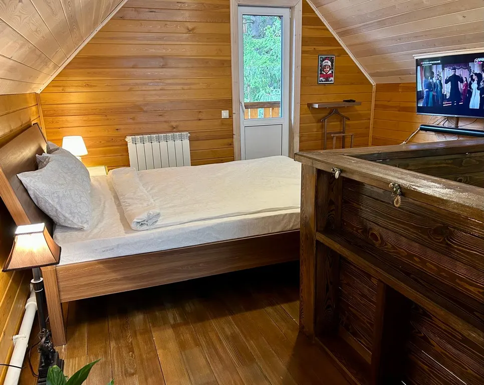 Коттедж с сауной на участке с хвойным лесом поблизости от Красноярска