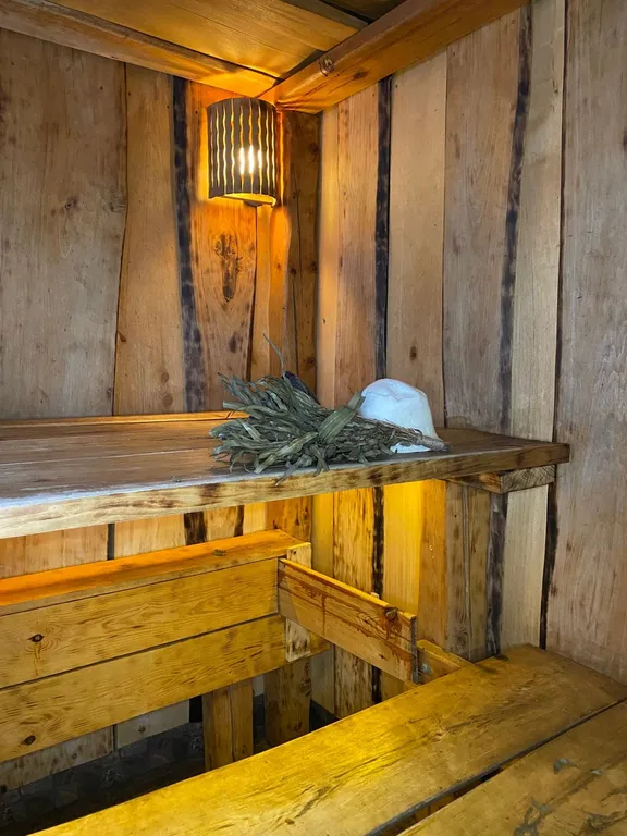 Коттедж Большой дом с террасой, баней на дровах и чаном в лесу на берегу реки — Старово