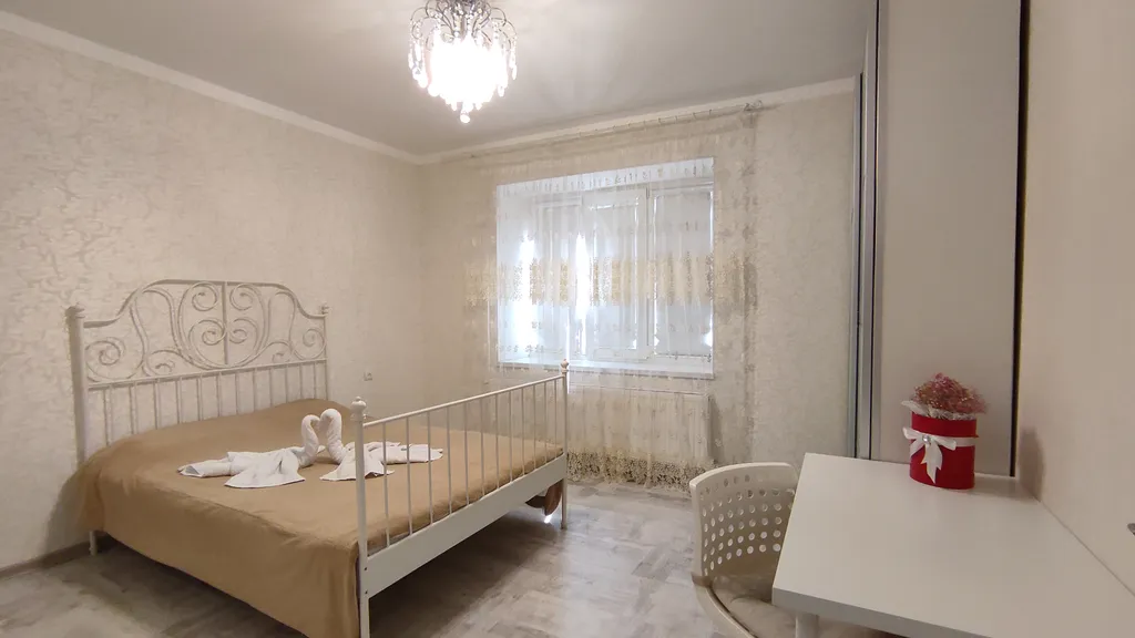 Квартира в центре рядом с цветником, 2 спальни и кухня гостиная