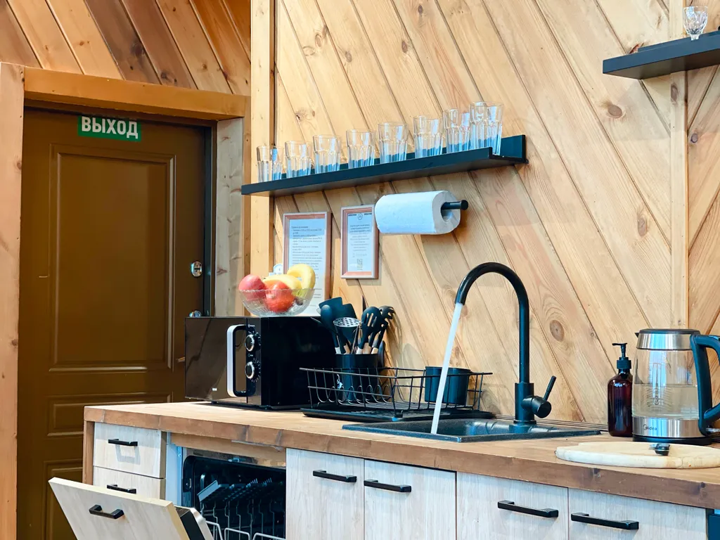 Большой загородный дом