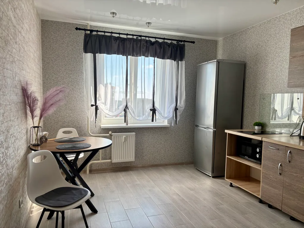 Апартаменты с отличной локацией! Рядом: ТЦ, магазины, парки, кафе