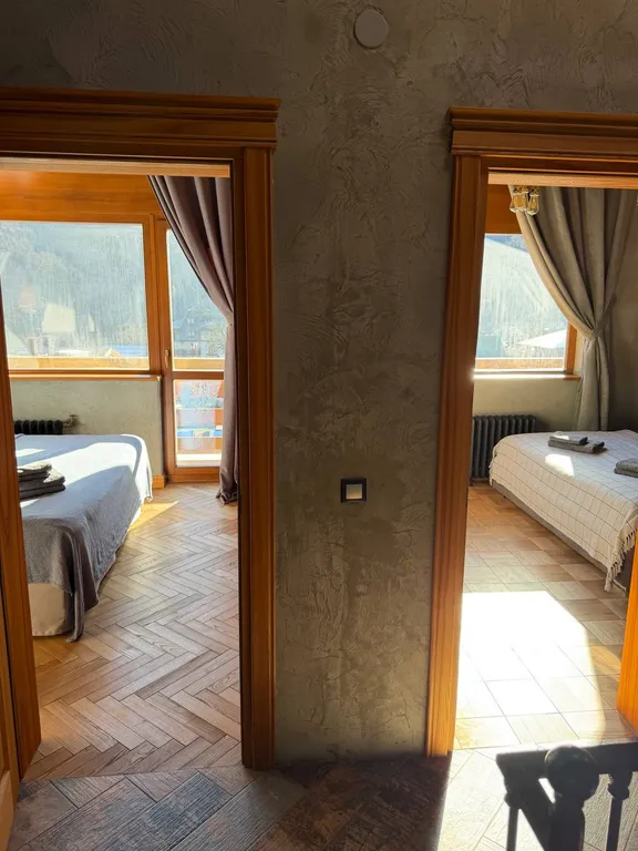 Квартира с 2 каминами в центре