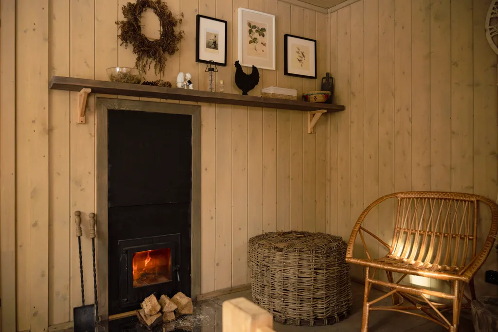 Уютный домик с горячей купелью, в окружении соснового леса