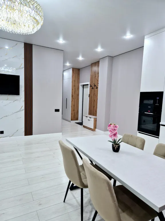 Евротрешка вблизи expo megasilkway