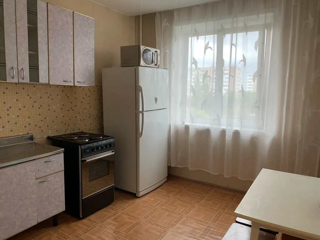 Квартира Квартира с видом на тихий двор в центре Взлетки. — Красноярск