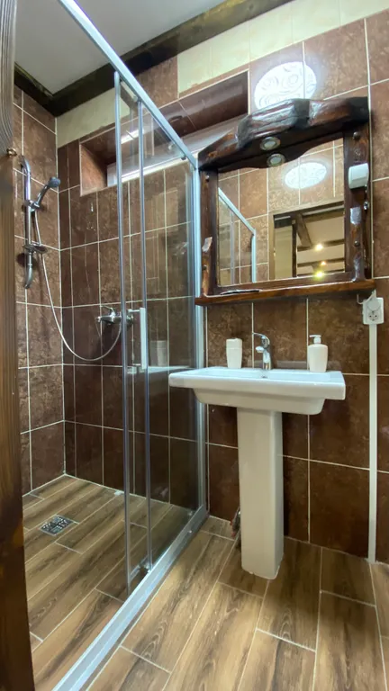 Двухкомнатный семейный одноэтажный дом с двумя ванными комнатами