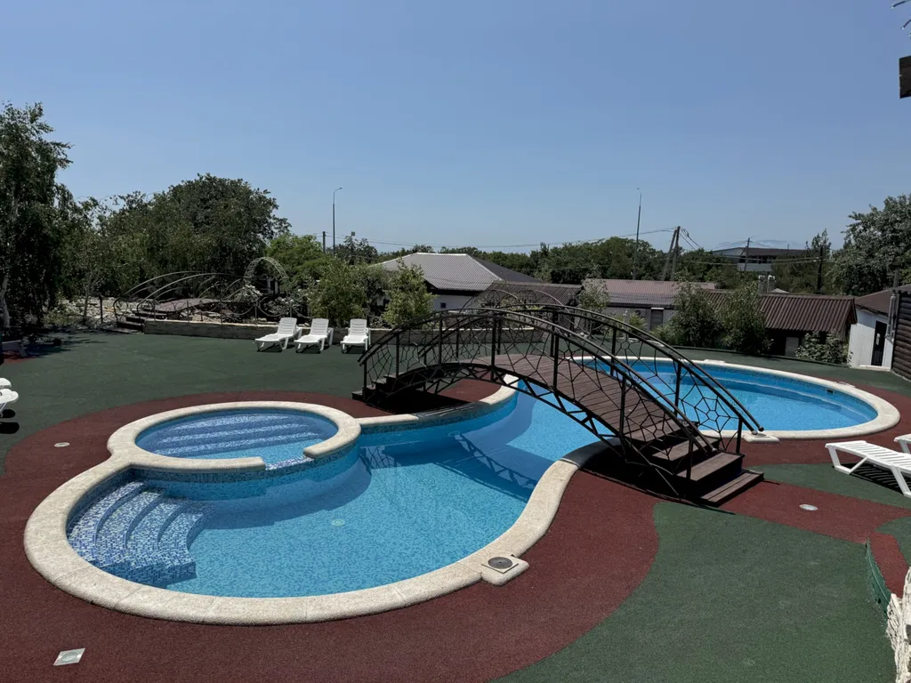 Коттедж в Кабардинке с бассейном и видом на море