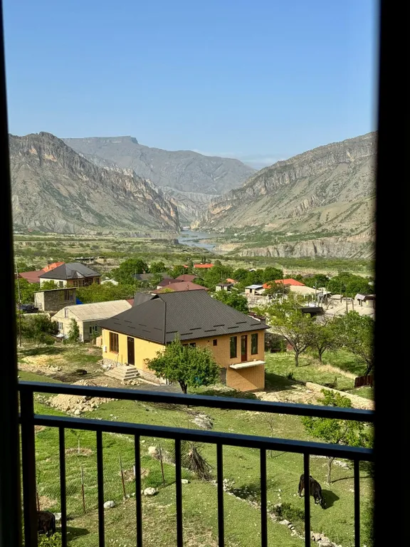 Новый стильный дом с видом на горы