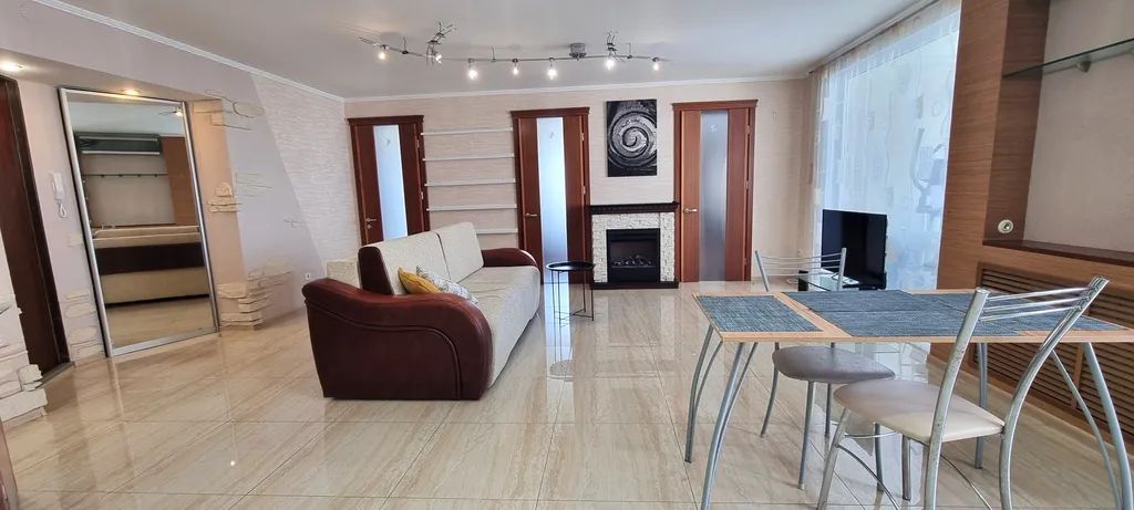 Просторная квартира для большой семьи рядом с пляжами — аренда посуточно в Новороссийск