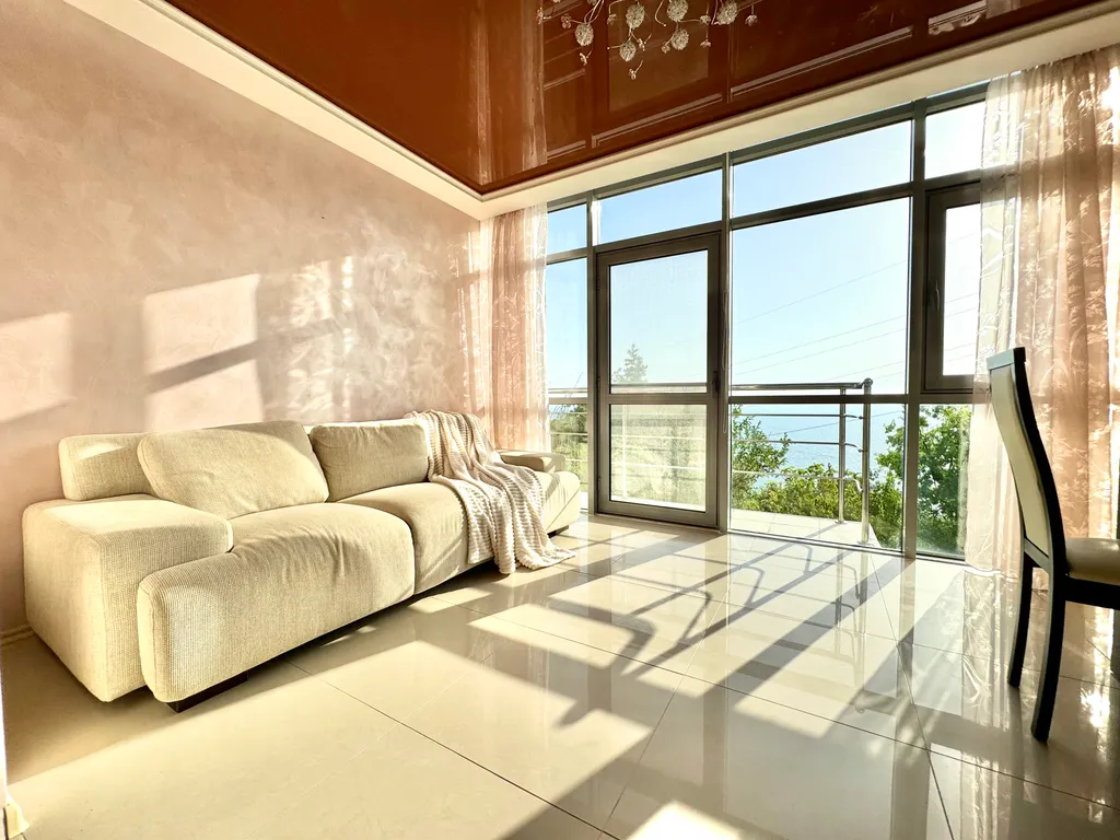 Дом с бассейном