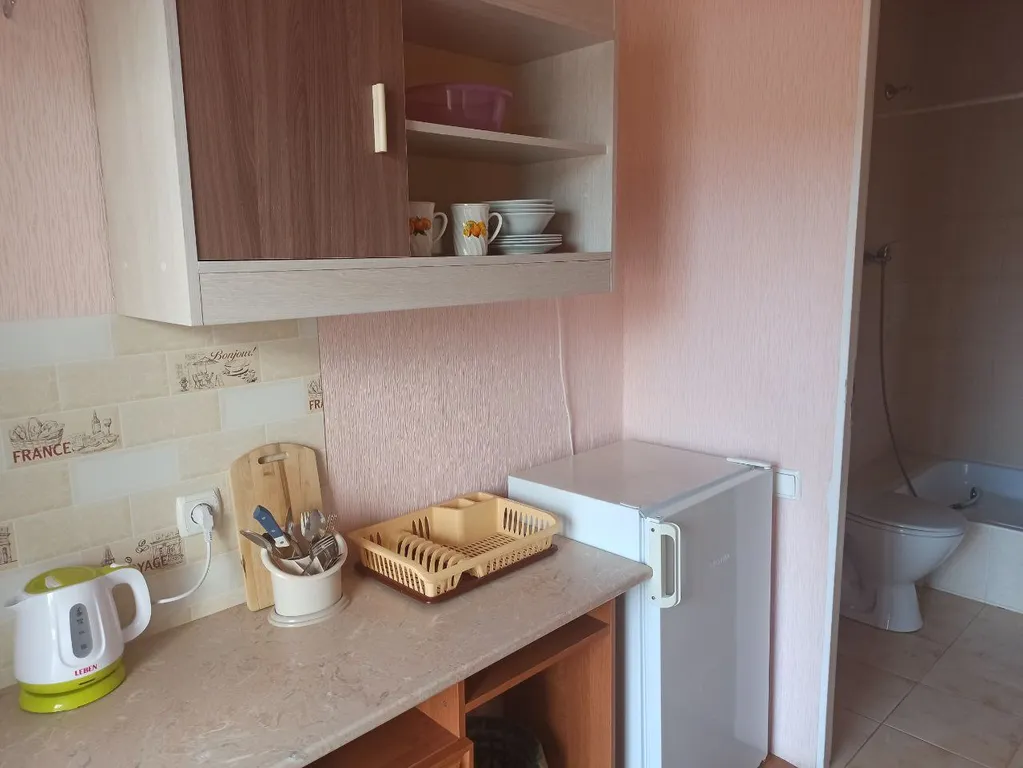 Комната с удобствами в доме с бассейном