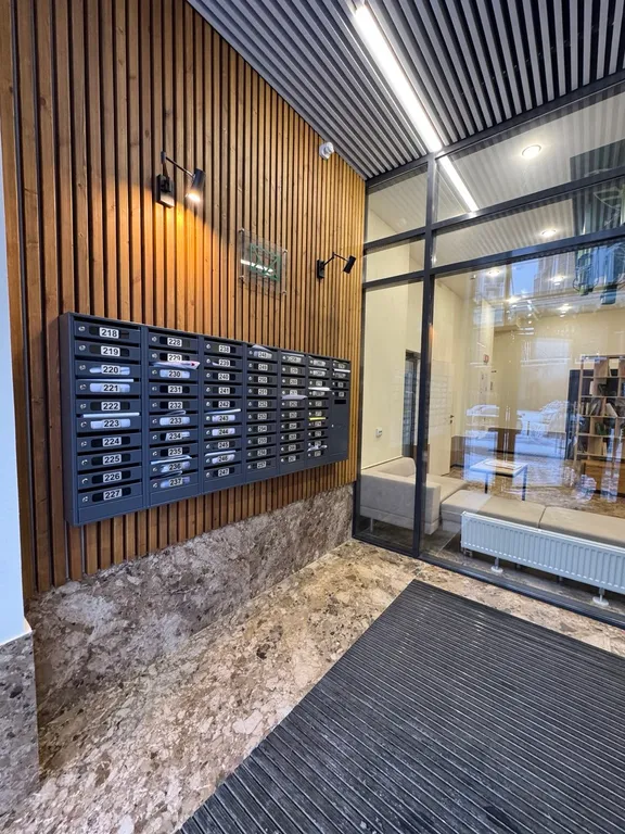 Двухкомнатная квартира возле озера и парка