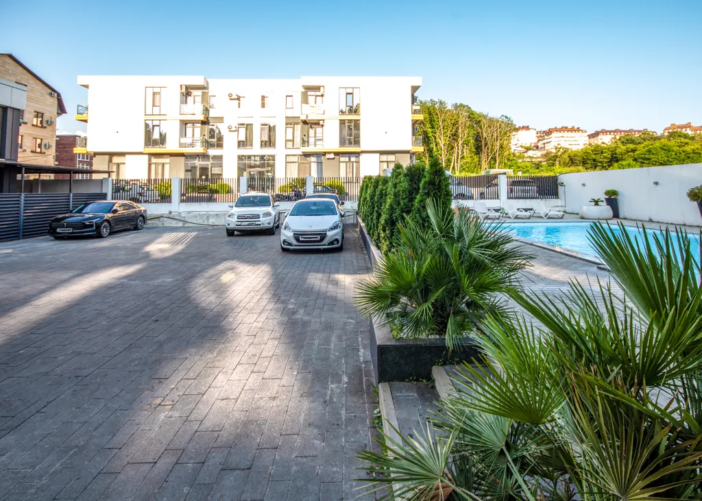 Квартира с летним бассейном