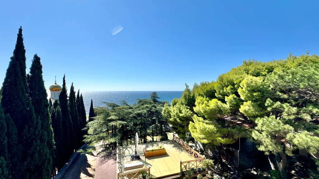 Дом у моря с личным парком, бассейном и сауной