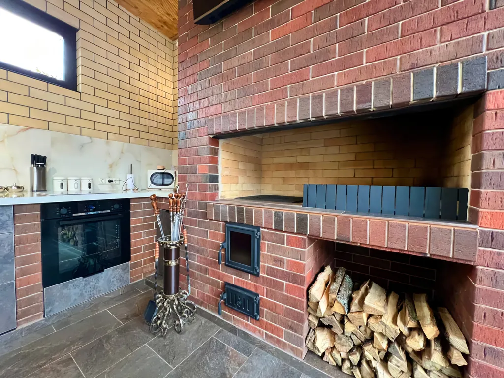 Дом в лесу с теплым бассейном и баней