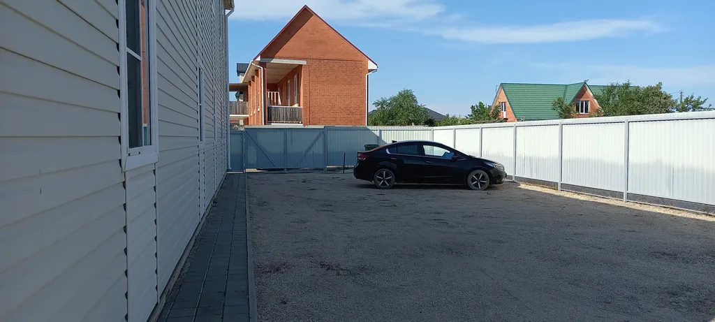 Комната с кухонным уголком  и балконом