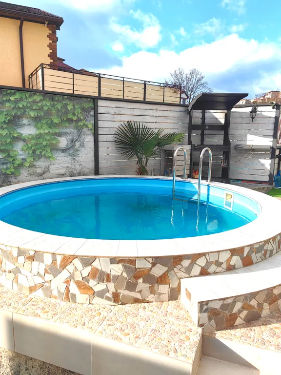 Квартира Квартира Уютная студия в частном доме с бассейном и мангальной зоной — Сочи