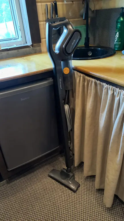 Домик у реки с отличным видом на 2 шлюз Волго Балтийского канала и лес