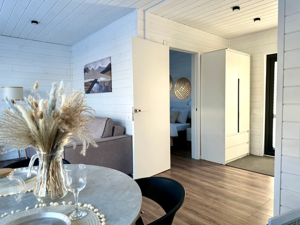 Домик у озера с баней и чаном