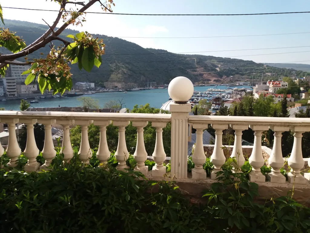 Дом с террасой у моря