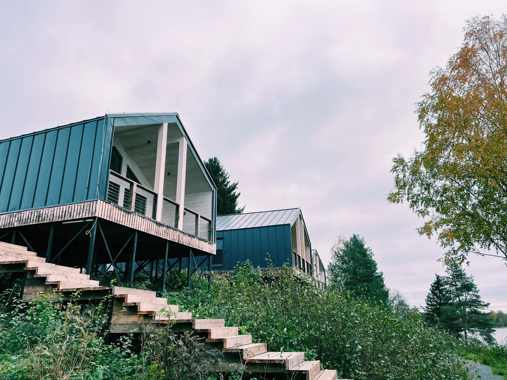 Уютный и стильный коттедж на берегу озера