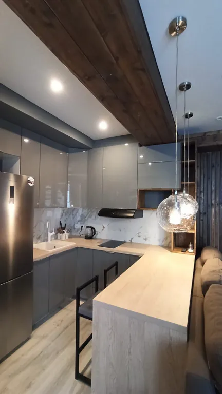 Новая 2-комнатная в центре с отдельной спальней и входом