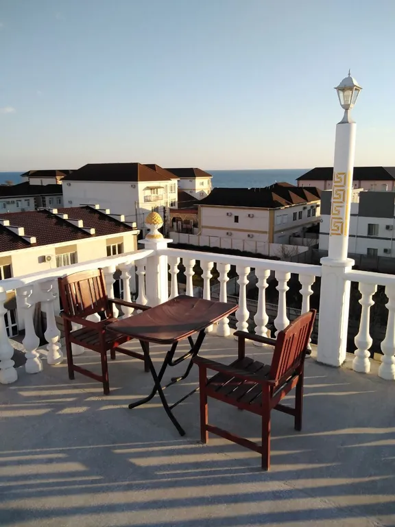 Двухэтажный трёхкомнатный дом Крым с кухней и двором под ключ