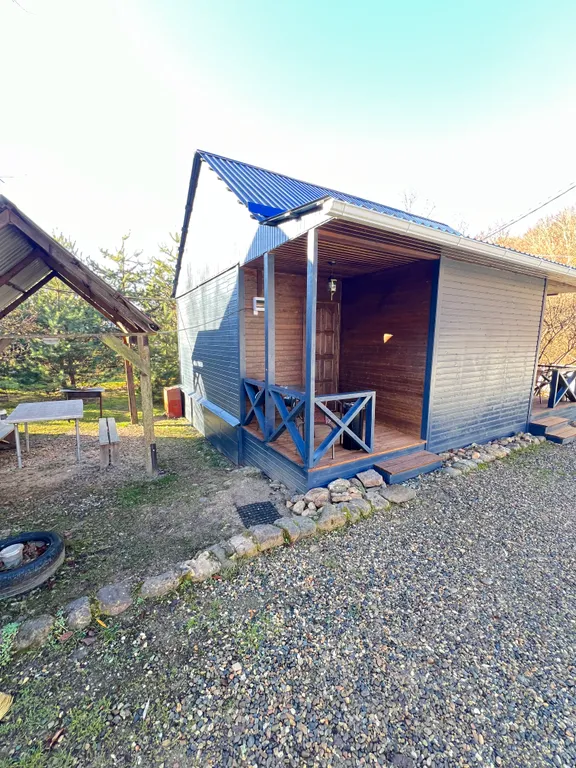 Уютная жилая комната на двоих в деревянном таунхаусе