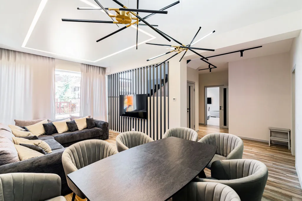 Коттедж Вилла с горячим бассейном для большой компании — Высокое