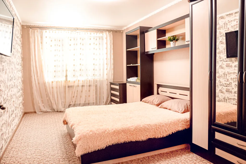 Двушечка возле Леруа