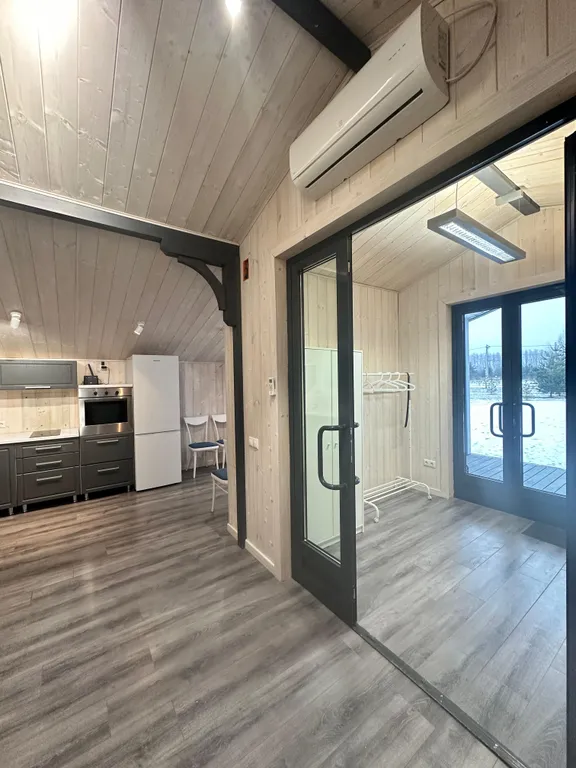 Уютный дом в скандинавском стиле среди сосен с сауной