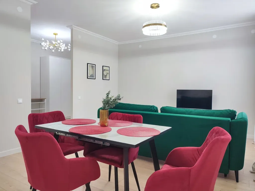 Светлые двухкомнатные апартаменты