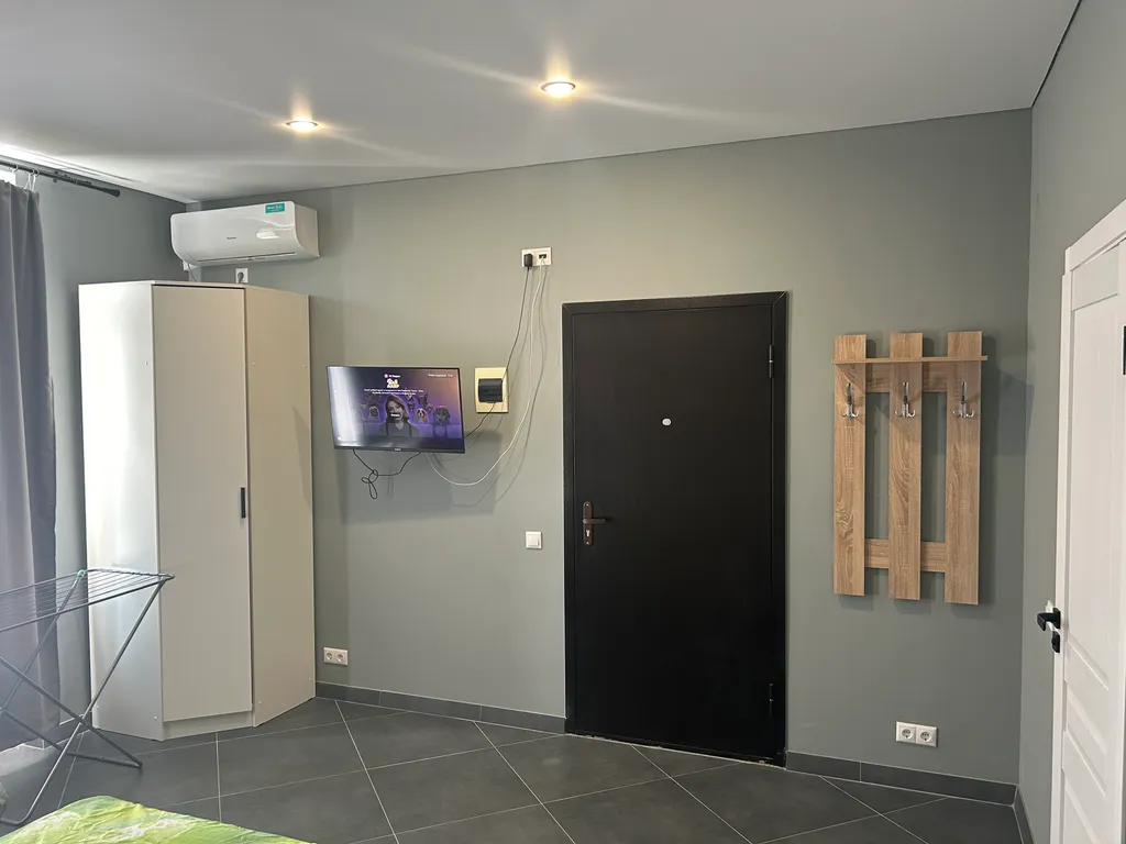 Уютная студия в тихом районе свежий ремонт